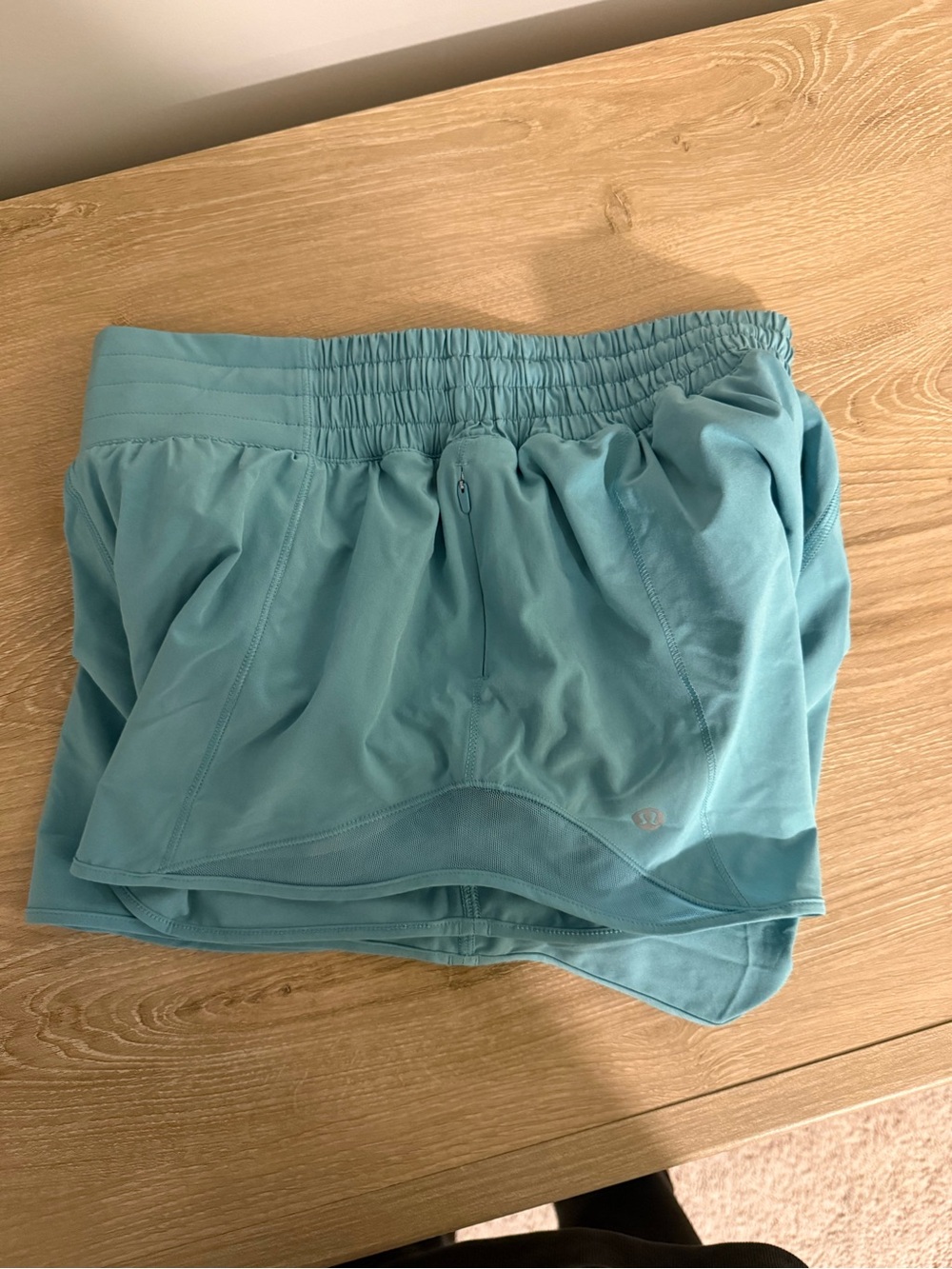 Lululemon EUC Hotty Hot High-Rise Lined Short 2.5" SZ 6 - Picture 4 of 8